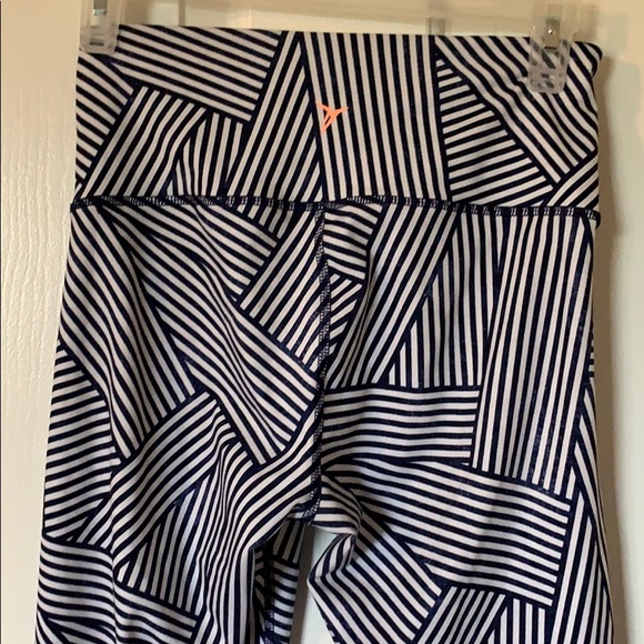 Ladies Old Navy Active Wear - Picture 6 of 6